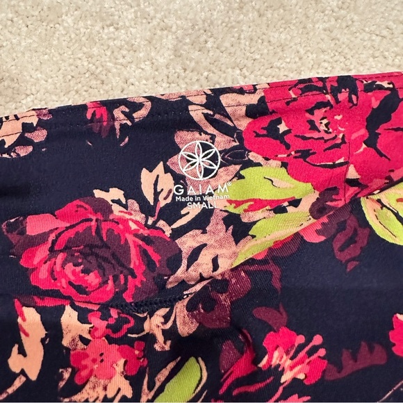 Gaiam Women's Om Breathe Capri Yoga Leggings Pink & Green Floral Print sz Small - Picture 4 of 8